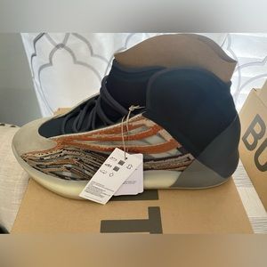 adidas Yeezy QNTM
Flash Orange